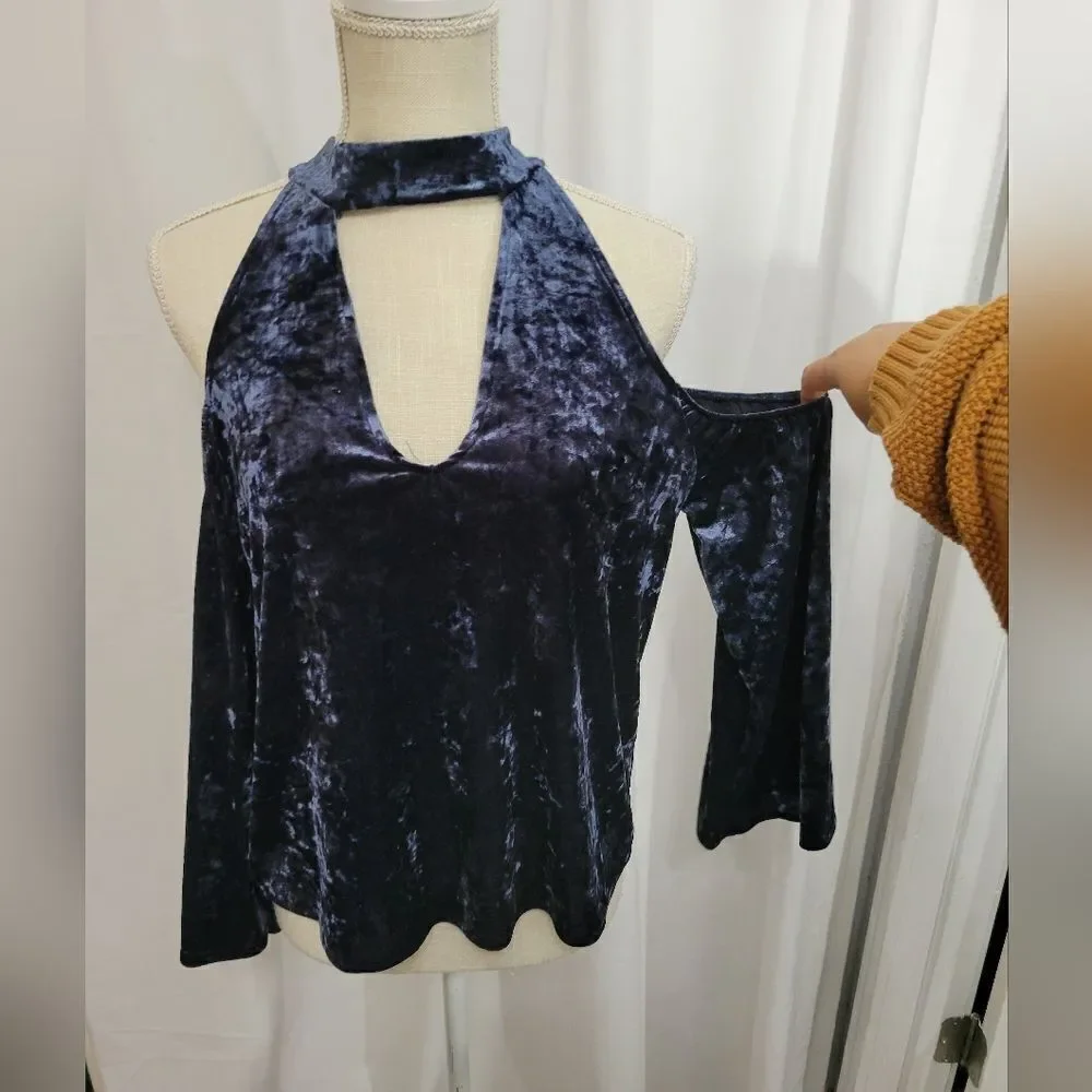 American Eagle Navy Blue Crushed Velvet Cold Shoulder Choker Wide Sleeve Top S - Picture 4 of 12